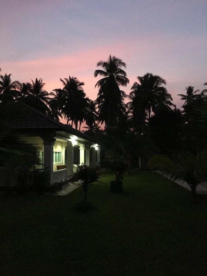 Palm Gardens Resort, Bang Saphan Exterior photo