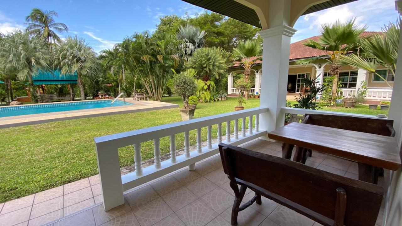 Palm Gardens Resort, Bang Saphan Exterior photo